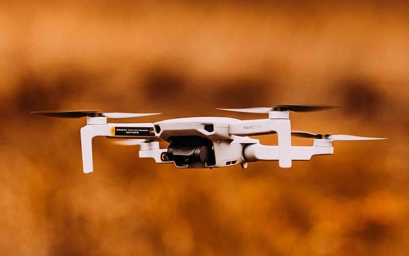 Aprende como funciona la tecnología de drones y como se usa en agricultura y logística